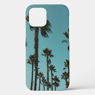 Coque iPhone 12 Photo en angle bas des arbres le matin