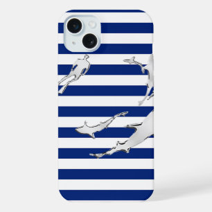 Coque iPhone 15 Plus Plongeur et requins sur rayures nautiques