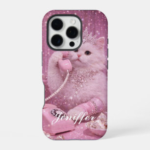 Coque iPhone 16 Pro Princesse Glamour Chat Utilisant le Téléphone