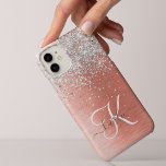 Coque Pour Pour iPhone 14 Pro Max Rose Gold Jolie fille Parties scintillant argent b<br><div class="desc">Personnalisez facilement ce design branché de boîtier de téléphone chic avec une jolie parties scintillant brillante en argent sur un arrière - plan métallique brossé en or rose.</div>
