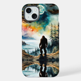 Coque iPhone 15 Plus Sasquatch debout sur une crête surplombant l'océan