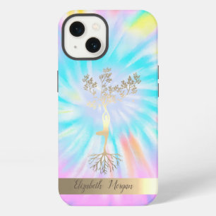 Etui iPhone 13 Silhouette d'arbre doré, professeur de yoga Tie-Dy