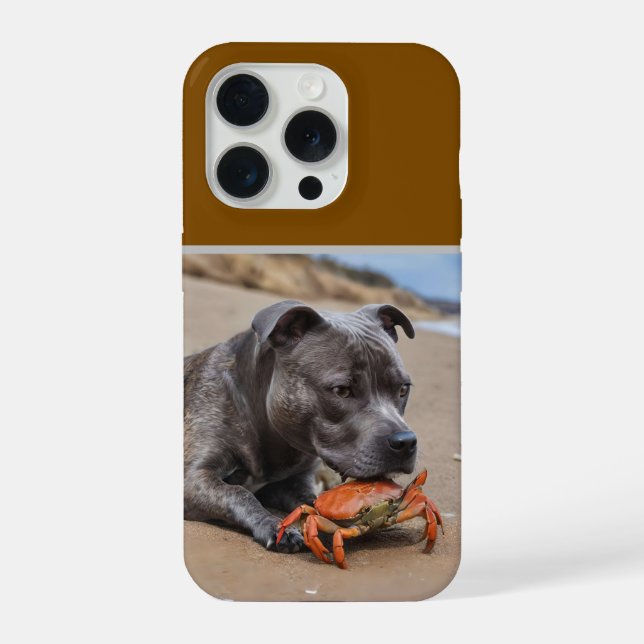 Coque iPhone Staffy est ami avec un crabe de plage,  (Verso)