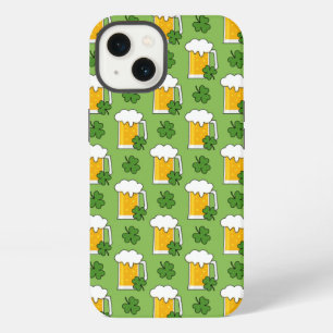 Etui iPhone 13 Tasse à bière irlandaise avec motif de trèfle à tr