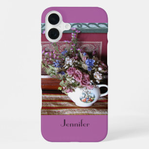 Coque iPhone 16 Plus Théière vintage avec fleurs, violet, orchidée, nom