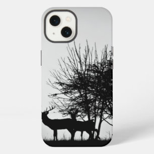 Etui iPhone 13 Une image de quelques cerfs dans la brume matinale