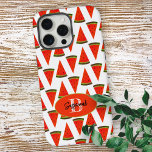 Coque iPhone 15 Pro Max Vibes d'été Fun Watermelon Slices Motif<br><div class="desc">Le design comprend un motif de tranche de pastèque préféré d'été avec une lettre initiale monogramme et le nom du modèle à l'intérieur d'un ovale. Personnalisez le texte, supprimez l'un ou l'autre élément de texte, envoyez-le ou modifiez-le à l'aide de l'outil de conception pour sélectionner le style, la taille et...</div>