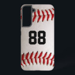 Coque Samsung Galaxy Baseball avec numéro personnalisable<br><div class="desc">Photo macro d'un Baseball flambant neuf avec couture rouge. Un cadeau parfait pour les amateurs de baseball ou de softball.</div>