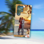 Coque Samsung Galaxy Boîtier téléphonique Modèle photo personnalisé de<br><div class="desc">Coque smartphone à thème plage avec coquillages et sable bordant votre photo. Sélectionnez une photo préférée et téléchargez-la sur le modèle photo. Une étoile de mer et des coquillages, dans le sable, bordent le sommet et le fond. Montré sur un coque Galaxy, mais doit transférer l'amende à tout autre boîtier...</div>