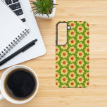 Coque Samsung Galaxy Dahlia jaune motif floral sur vert<br><div class="desc">Protégez votre téléphone Samsung Galaxy S22 avec ce boîtier téléphonique branché qui comprend l'image d'une petite fleur jaune Dahlia sur un arrière - plan vert citron et imprimé dans un motif extensible. Un design floral et amusant ! Sélectionnez votre style de téléphone. REMARQUE : Vous devrez peut-être modifier et ajuster...</div>