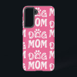 Coque Samsung Galaxy Dog<br><div class="desc">Célébrez votre amour pour votre ami furry avec "Chien Maman Design" Le design charmant comporte un texte "Chien Maman" audacieux accompagné d'une adorable icône de patte, ce qui en fait le choix parfait pour toutes les mamans chiens fières. "Ce design est personnalisable. Cliquez sur le bouton "Modifier la conception" pour...</div>