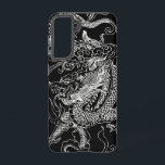 Coque Samsung Galaxy Dragon noir et blanc<br><div class="desc">Un cool à l'air de dragon noir et blanc. Tout le dragon est fait en silhouette blanche, avec de grands motifs différents. Il a un grand arrière - plan noir qui peut être vu à travers le dragon qui le fait vraiment éclater. Les dragons sont des "créatures légendaires" qui sont...</div>