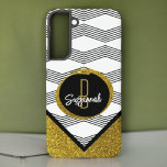 Coque Samsung Galaxy Elégante Parties scintillant or noir blanc Zigazg<br><div class="desc">Ce zag zig en noir et blanc découvre le haut du coque avec un cercle de calligraphie de parties scintillant d'or avec nom et lettre initiale texte modèle de monogramme sur un faux fond de parties scintillant d'or. Remplissez les champs modèle ou modifiez à l'aide de l'outil de conception pour...</div>