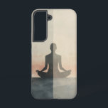 Coque Samsung Galaxy Étui téléphonique de méditation focale tranquille<br><div class="desc">Un personnage assis médite sous le lever du soleil,  incarnant la présence au sol et la force tranquille de l'accent.</div>