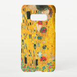 Coque Samsung Galaxy S10E Gustav Klimt Le Baiser<br><div class="desc">Coque Samsung Galaxy représentant la peinture à l’huile de Gustav Klimt avec la feuille d’or The Kiss (1908). Un homme et une femme,  aux couleurs dorées brillantes,  embrassent et embrassent avec amour dans un champ de fleurs. Un grand cadeau pour les amateurs d'art Art Nouveau et autrichien.</div>