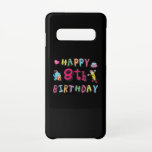 Coque Samsung Galaxy S10 Joyeux 8e anniversaire. 8 ans b-jour.<br><div class="desc">Joyeux 8e anniversaire. Design amusant et mignon anniversaire avec un bel ours en peluche tenant un cadeau et un crayon amusant écrivant les souhaits d'anniversaire. Un parfait assortiment de vêtements, chemises et accessoires.</div>