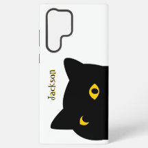 Le chat noir vous regarde avec les yeux dorés cout