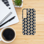 Coque Samsung Galaxy Modèle floral dahlia blanc sur noir<br><div class="desc">Protégez votre téléphone Samsung Galaxy S22 avec ce boîtier de téléphone branché qui présente l'image d'une jolie fleur blanche de Dahlia sur un arrière - plan noir et imprimé dans un motif extensible. Un design floral et amusant ! Sélectionnez votre style de téléphone. REMARQUE : Vous devrez peut-être modifier et...</div>