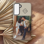 Coque Samsung Galaxy Monogramme Ajouter votre propre bloc de couleur ph<br><div class="desc">Gardez vos souvenirs là où vous pouvez les voir avec ce design de bloc de couleur et la possibilité d'ajouter vos propres initiales photo et monogramme qui sont facilement customisés avec vos détails personnels.</div>