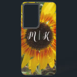 Coque Samsung Galaxy Monogramme du champ de tournesol d'été dynamique<br><div class="desc">Besoin d'une fleur et d'un spectacle qui ne représente que la saison estivale avec toutes ses couleurs vives? Laissez ensuite ce tapis de souris capturer cette vue avec la belle vue des tournesols. Laissez le ciel vert, jaune, orange et bleu clair vous apporter la vie après un long hiver. Laissez...</div>