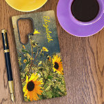 Coque Samsung Galaxy Nom personnalisé Tournesols Textures Vintages<br><div class="desc">Cette conception présente une photo vintage modifiée à la florale d'un morceau de tournesols. Personnalisez le texte avec un nom ou des initiales, supprimez le nom ou cliquez sur personnaliser pour sélectionner le style, la taille et la couleur de police que vous préférez. Vous pouvez également ajouter ce design à...</div>