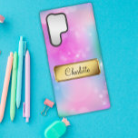 Coque Samsung Galaxy Rainbow Blue et Pink Bokeh<br><div class="desc">Ajoutez une touche de personnalité à votre téléphone avec notre étui téléphonique Rainbow Blue et Pink Bokeh personnalisé. Ce coque est doté d'un beau motif bokeh rose, bleu et vert pastel aux étincelles blanches et d'un badge doré qui peut être personnalisé avec votre nom (ou monogramme, si vous préférez). Le...</div>