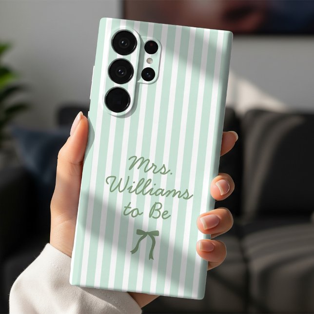 Coque Samsung Galaxy Rayures Vert Sauge Future Mme personnalisée | Futu (Custom Bride to Be Engagement Gift Samsung Case | Elegant Sage Green Script Future Mrs Bridal gift)