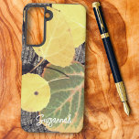 Coque Samsung Galaxy Rustic Fall Aspen Feuille photo personnalisée<br><div class="desc">Cette photo de nature rapprochée partage la couleur d'automne Quaking Aspen tree feuilles. Personnalisez le texte, supprimez le texte ou modifiez-le à l'aide de l'outil de conception pour sélectionner un style, une taille et une couleur de police que vous préférez. Vous pouvez également ajouter ce design, là où il convient,...</div>