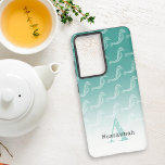 Coque Samsung Galaxy Seahorse Skeleton Motif Sea Green Monogramme Nom<br><div class="desc">Ce design présente un arrière - plan vert mousse de mer avec un squelette de cheval de mer blanc motif et texte modèle. Personnalisez l'initiale et le nom du monogramme, supprimez l'une ou les deux, ou modifiez-la à l'aide de l'outil de conception pour sélectionner un style de police, une taille...</div>