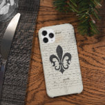 Coques Pour iPhone Accents vintages Ephémère Française Fleur De Lis<br><div class="desc">Fleur De Lis (une image abstraite d'un lis,  et les trois pétales au sommet représentent foi,  espoir et charité) contre une étui téléphonique vintage de concepteur d'Ephémères.</div>