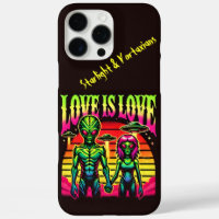 Aliens brillants en amour sous ciel