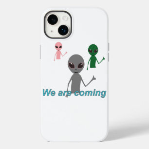 Coque Case-Mate iPhone Aliens montrant un geste "j'aime"