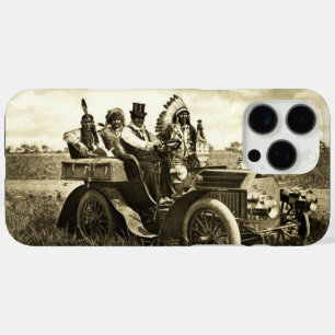 COQUE iPhone 16 PRO MAX APACHES ET GERONIMO CONDUISANT UNE VOITURE À MOTEU