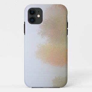 Coque iPhone 11 Arbres de chute enveloppés en brume