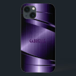 Etui iPhone 13 Aspect d'aluminium brossé violet brillant<br><div class="desc">Aspect brillant violet métallique brossé aluminium. monogramme personnalisé et optionnel. Design cool masculin. Disponible sur d'autres produits</div>