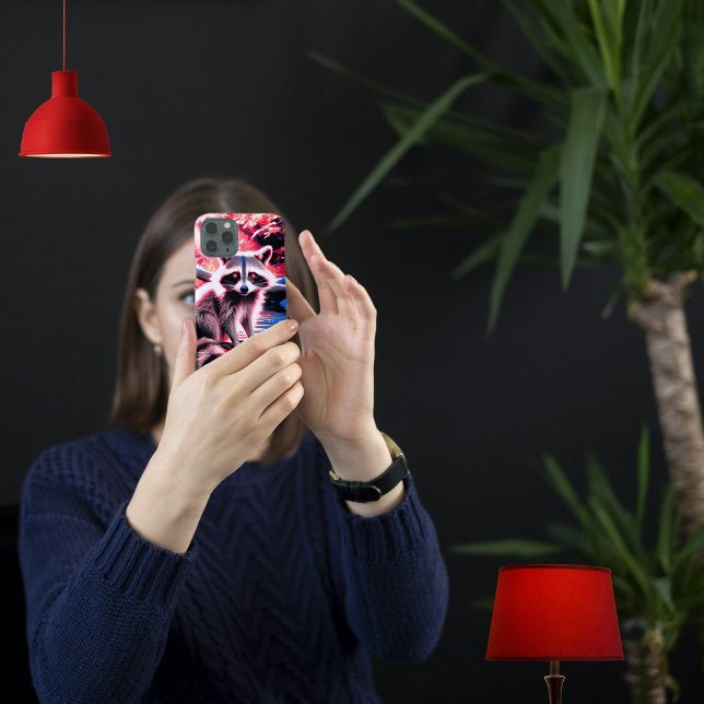 Coques Case-Mate iPhone Beau couteau Raccoon Rouge Sparkle Eyes Woods (Crimson-Kissed Forest and a cute raccoon who is one with it - a most unusually beautiful phone case.)