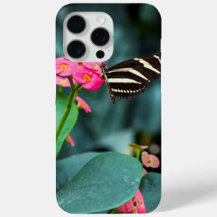 Coque Case-Mate iPhone Beau papillon sur une fleur rose