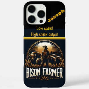 Coque iPhone 16 Pro Max Bison Farmer se tient fièrement parmi son troupeau