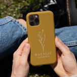 Coque Case-Mate iPhone Boho Chic Minimaliste Personnalisé Mustard Jaune<br><div class="desc">Voici notre coque iphone Jaune à la mode Boho Chic Minimalist Custom Mustard, un mélange parfait de design moderne et d'élégance sophistiquée. Cet accessoire élégant est doté d'un arrière - plan jaune moutarde élégant, qui incarne une esthétique neutre mais dynamique qui complète toute tenue ou occasion. La coque présente une...</div>