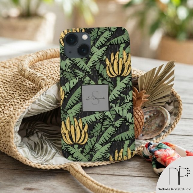 Coques Case-Mate iPhone Boîtier iPhone 13 feuille de bananier jaune tropic (This Black Tropical Yellow Banana Leaf iPhone 13 Case features hand drawn botanical art and monogram)