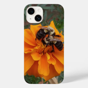Coque Case-Mate iPhone Bumblebebees sur Marigold Flower