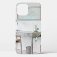 BUREAU VIDE PRÈS DU RIDEAU