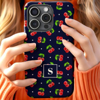 Cerises Mignonnes à pois sur Monogramme Nuit Bleue