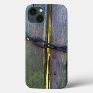iPhone 13 Coque Chain on wood