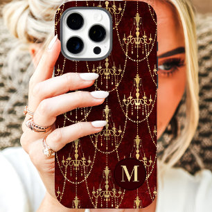 Coque iPhone 16 Pro Max Chandelier or Monogramme rouge