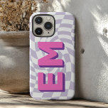 Coque iPhone 16 Pro Max Chariot esthétique Monogramme tendance<br><div class="desc">Voici le Coque iPhone 16 Pro Max avec un motif de damier élégant et esthétique qui augmente l'apparence de votre téléphone. Ce coque haut de gamme est personnalisé avec deux initiales tendance, parfait pour présenter votre prénom et votre nom de famille dans un design moderne et élégant. Le motif de...</div>
