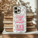 Coque iPhone 16 Pro Max Chariot esthétique Monogramme tendance<br><div class="desc">Voici le Coque iPhone 16 Pro Max avec un motif de damier élégant et esthétique qui augmente l'apparence de votre téléphone. Ce coque haut de gamme est personnalisé avec deux initiales tendance, parfait pour présenter votre prénom et votre nom de famille dans un design moderne et élégant. Le motif de...</div>