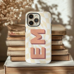 Coque iPhone 16 Pro Max Chariot esthétique Monogramme tendance<br><div class="desc">Voici le Coque iPhone 16 Pro Max avec un motif de damier élégant et esthétique qui augmente l'apparence de votre téléphone. Ce coque haut de gamme est personnalisé avec deux initiales tendance, parfait pour présenter votre prénom et votre nom de famille dans un design moderne et élégant. Le motif de...</div>