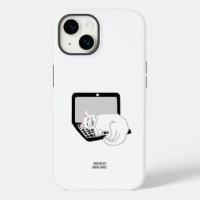 Chat blanc dormant sur ordinateur portable Apple i