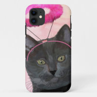 Chat noir avec le halo rose d'ange